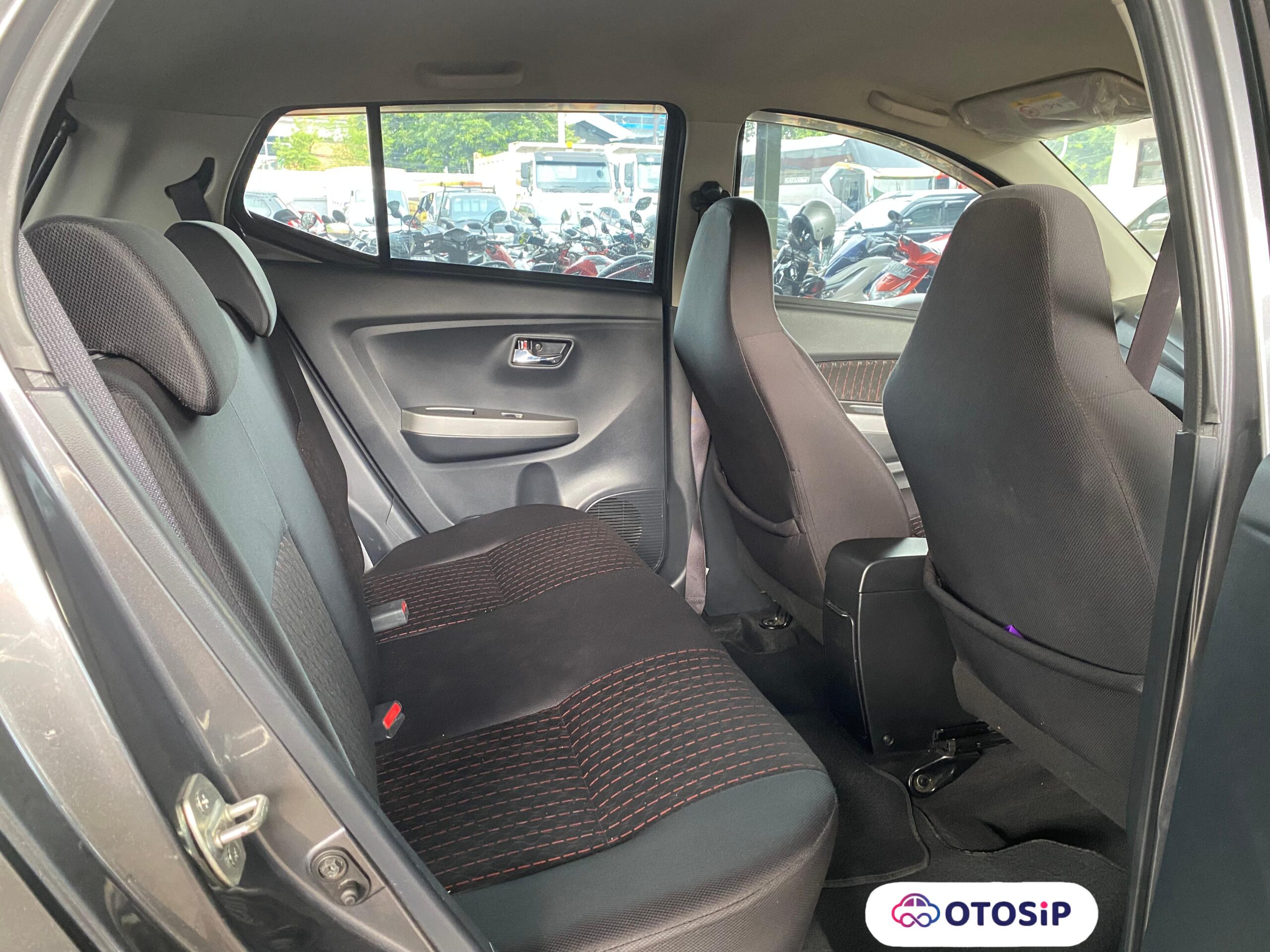 Daihatsu Ayla R 1.2 MT