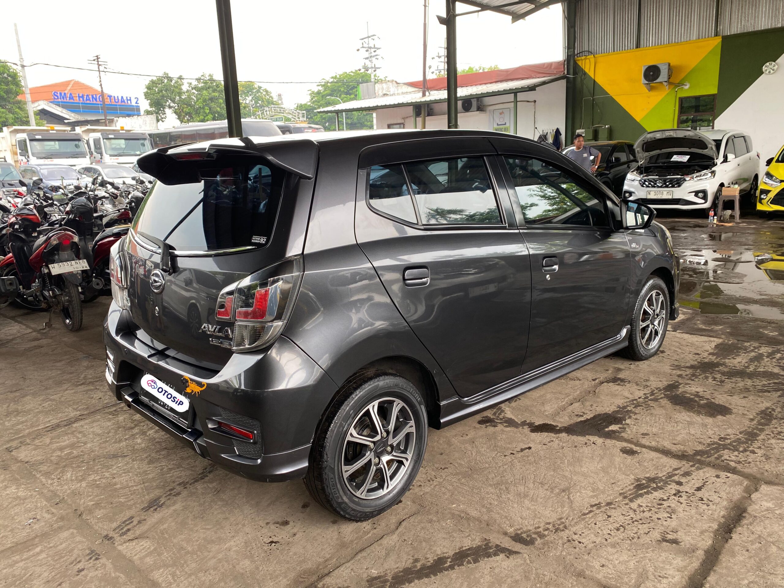 Daihatsu Ayla R 1.2 MT