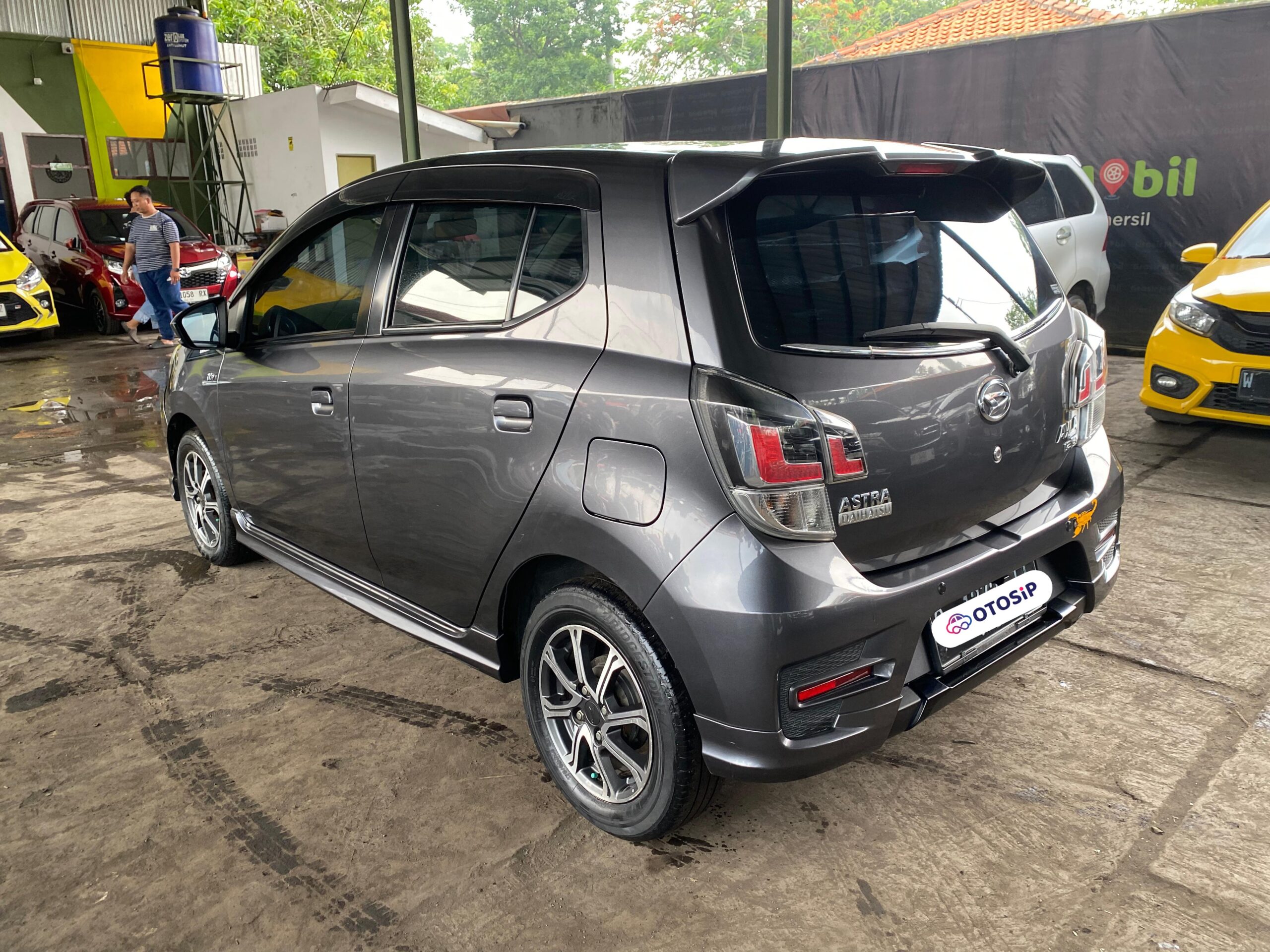 Daihatsu Ayla R 1.2 MT