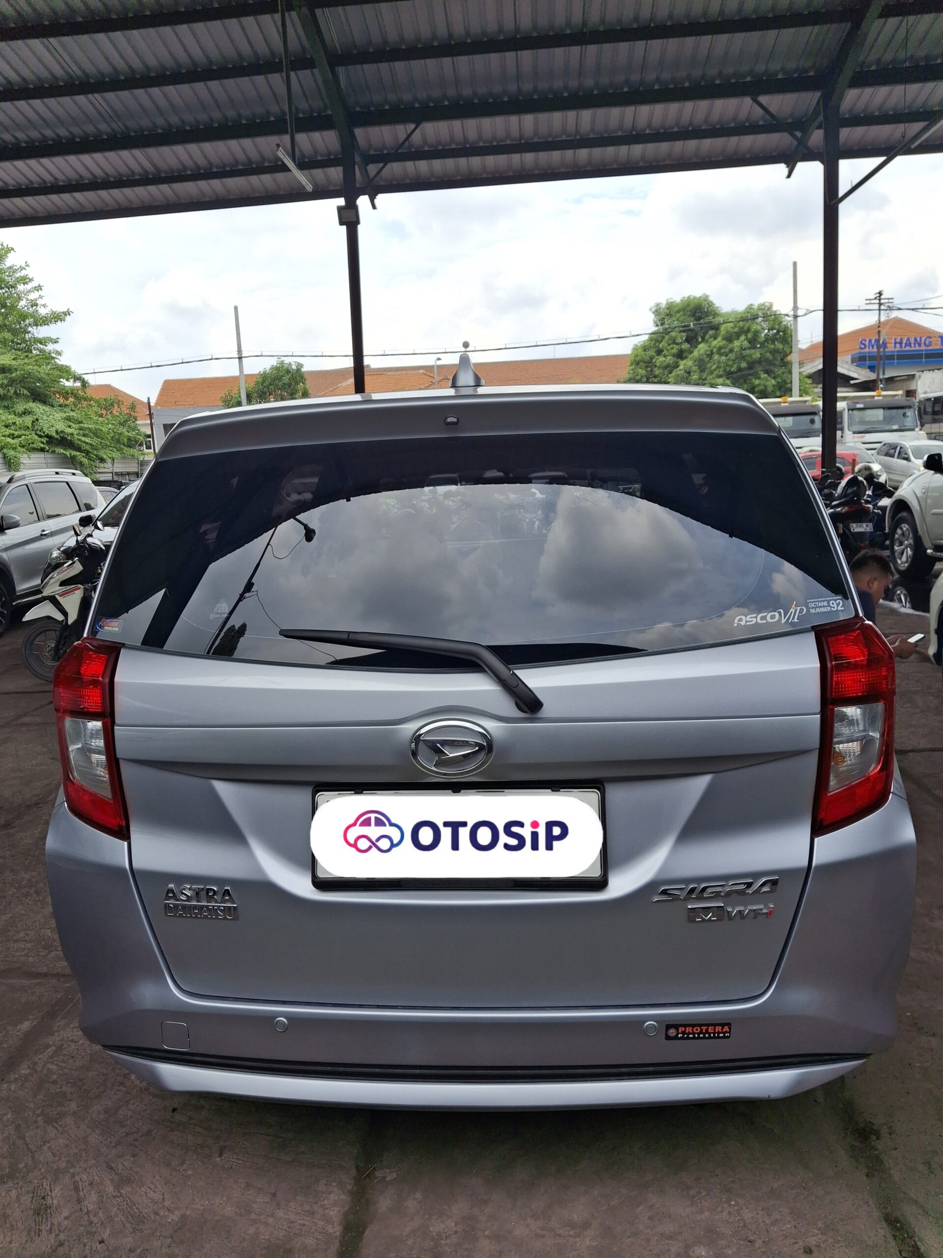 Daihatsu Sigra M 1.0 MT